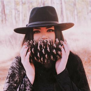 Meet your Posher, Crystal